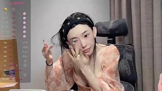 Snapshot of kiki-12 chatting on 04-18-26, 11:49 kiki-12 online show from 04-18-26, 11:49