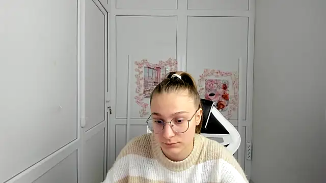 Mia kristal online show from 05-29-26, 07:47