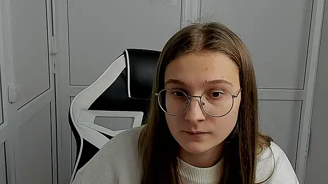 Mia kristal online show from 04-17-26, 12:52