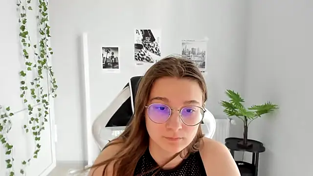 Mia kristal online show from 06-19-26, 08:20