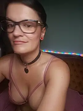 Evamilfhungary online show from 06-15-26, 08:19