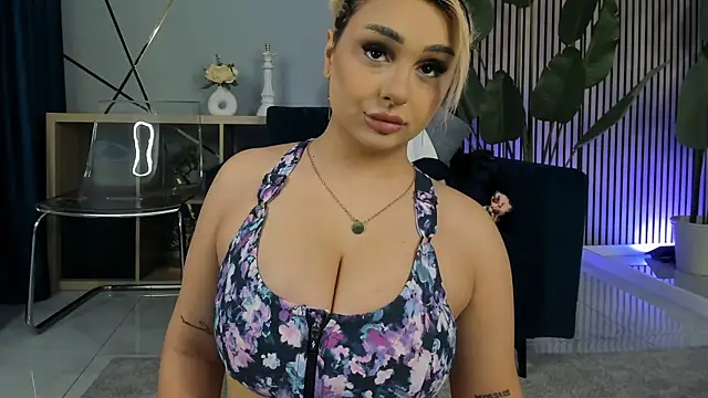 CurvyyVanessa online show from 03-28-26, 04:46