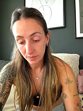 NicoleKaiser online show from 04-19-26, 05:03