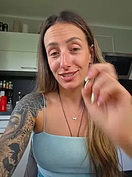 NicoleKaiser online show from 06-01-26, 10:37