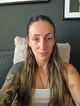 NicoleKaiser online show from 06-25-26, 05:18