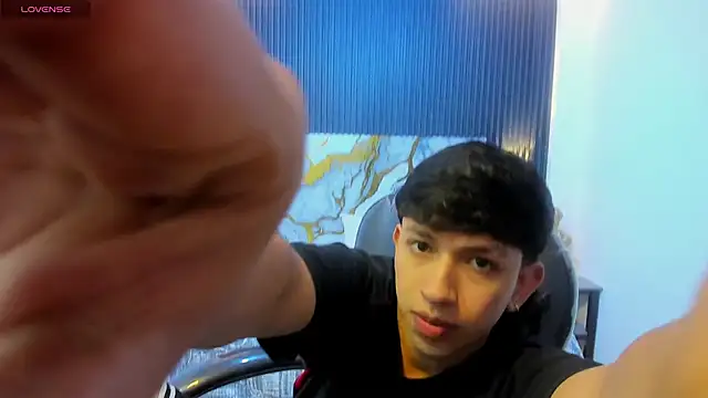 Snapshot of AdrianFranko chatting on 06-03-26, 02:33 AdrianFranko online show from 06-03-26, 02:33