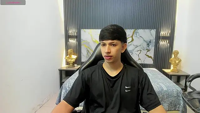 Snapshot of AdrianFranko chatting on 05-20-26, 01:08 AdrianFranko online show from 05-20-26, 01:08