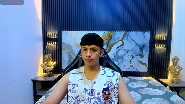 Snapshot of AdrianFranko chatting on 06-05-26, 01:28 AdrianFranko online show from 06-05-26, 01:28