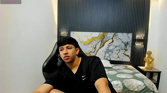 Snapshot of AdrianFranko chatting on 05-11-26, 02:45 AdrianFranko online show from 05-11-26, 02:45