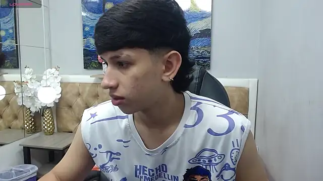 Snapshot of AdrianFranko chatting on 05-21-26, 12:57 AdrianFranko online show from 05-21-26, 12:57