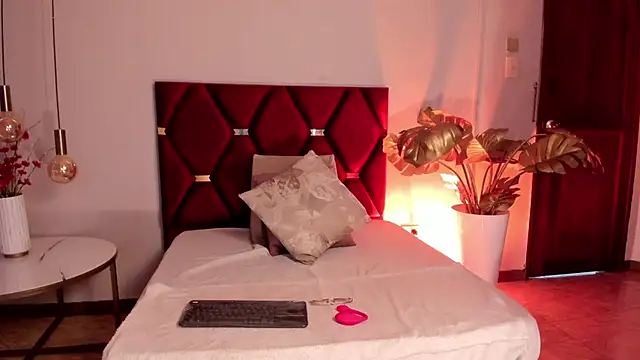 AnnieBlluee online show from 06-05-26, 12:44