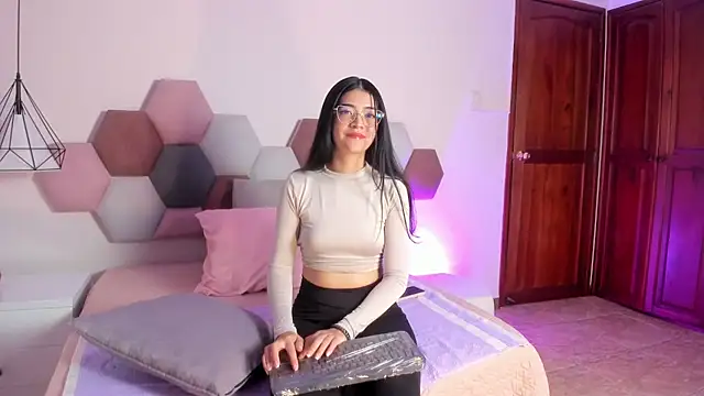 AnnieBlluee online show from 06-16-26, 12:27