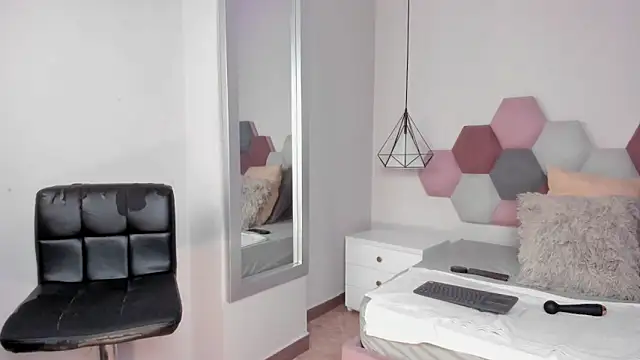 AnnieBlluee online show from 04-10-26, 12:01