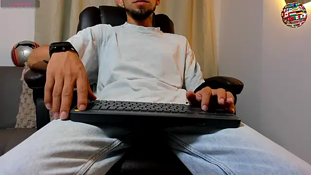 Snapshot of Steban_silv chatting on 06-15-26, 10:59 Steban silv online show from 06-15-26, 10:59