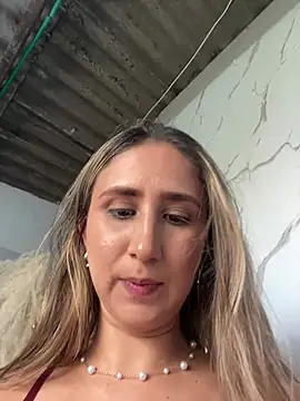 VictoriaWhitmore online show from 04-10-26, 06:26