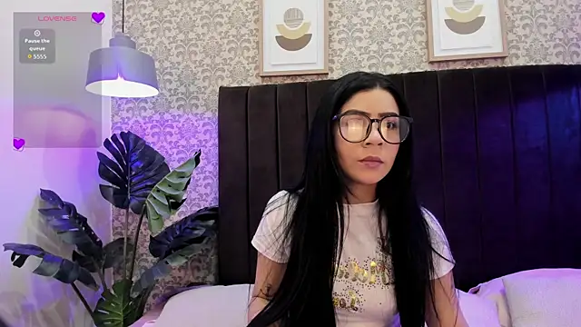 Snapshot of Ammyrah__ chatting on 03-31-26, 11:34 Ammyrah online show from 03-31-26, 11:34