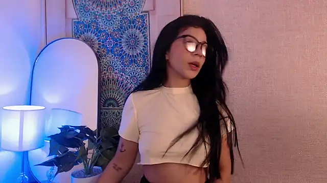 Snapshot of Ammyrah__ chatting on 03-19-26, 11:43 Ammyrah online show from 03-19-26, 11:43