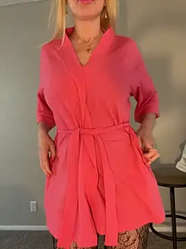 HotMilfNicole online show from 04-15-26, 07:40