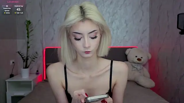 kittysocutie online show from 05-14-26, 12:07
