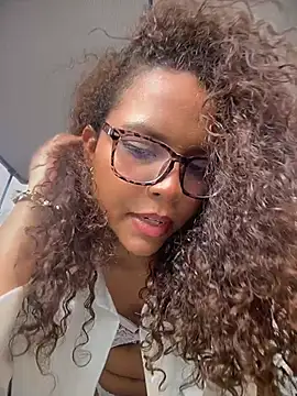 Snapshot of CurlyOopsieXXX chatting on 06-30-26, 09:37 CurlyOopsieXXX online show from 06-30-26, 09:37