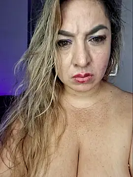 Snapshot of laurabassii chatting on 04-06-26, 04:46 laurabassii online show from 04-06-26, 04:46