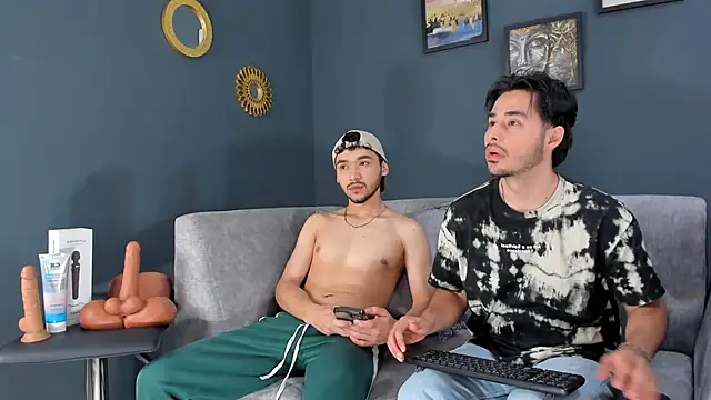 Snapshot of ReubenandScott chatting on 03-18-26, 08:10 ReubenandScott online show from 03-18-26, 08:10