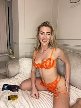 Lola RaeX online show from 04-05-26, 08:04