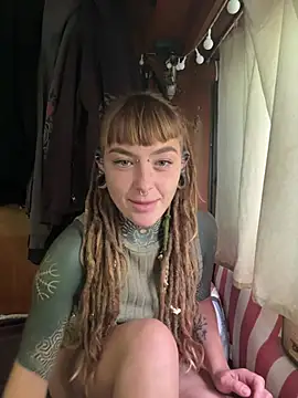Snapshot of HornyHippy1 chatting on 05-18-26, 11:04 HornyHippy1 online show from 05-18-26, 11:04
