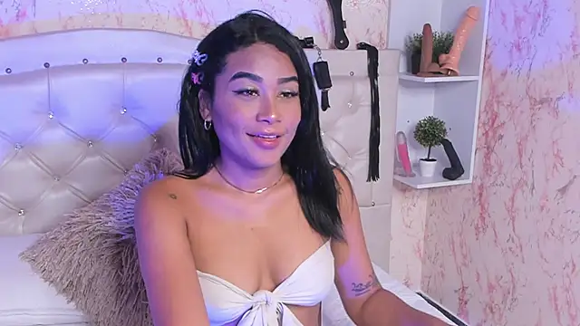 Horny Brunette  online show from 06-26-26, 11:49