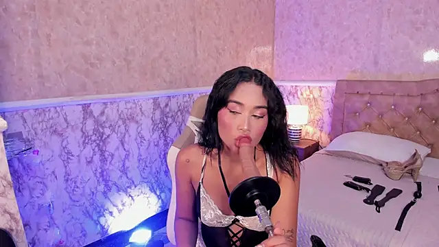 Horny Brunette  online show from 04-01-26, 03:52