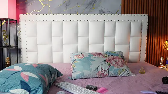QuickHookupp online show from 06-03-26, 02:45