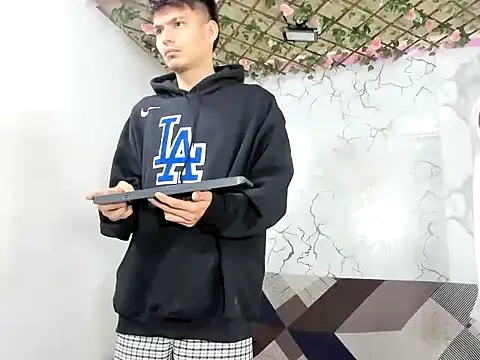 Nahomi hot 77 online show from 07-18-26, 01:20