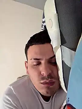 Snapshot of vmaxis chatting on 04-11-26, 04:31 vmaxis online show from 04-11-26, 04:31