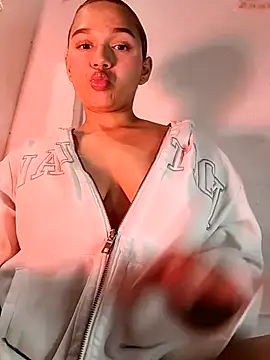 Snapshot of AvigraceVIP chatting on 04-04-26, 11:39 AvigraceVIP online show from 04-04-26, 11:39