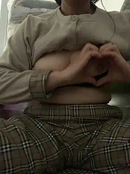 tieuvy6 online show from 04-02-26, 03:13