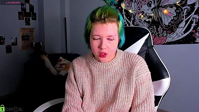 LittleKittenStar online show from 04-19-26, 02:56
