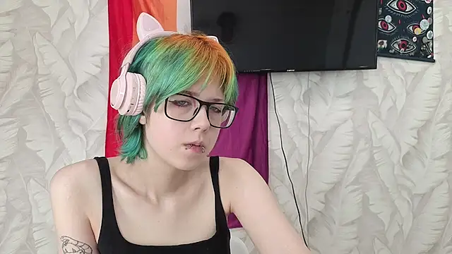 LittleKittenStar online show from 06-07-26, 12:43
