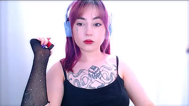 Snapshot of MistressEdith chatting on 05-27-26, 01:57 MistressEdith online show from 05-27-26, 01:57