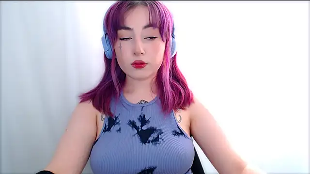 Snapshot of MistressEdith chatting on 05-19-26, 01:32 MistressEdith online show from 05-19-26, 01:32