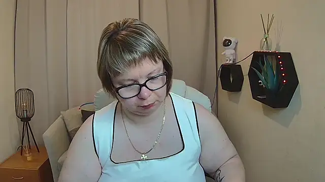 Snapshot of BonnnyBoobsy chatting on 05-12-26, 12:00 BonnnyBoobsy online show from 05-12-26, 12:00