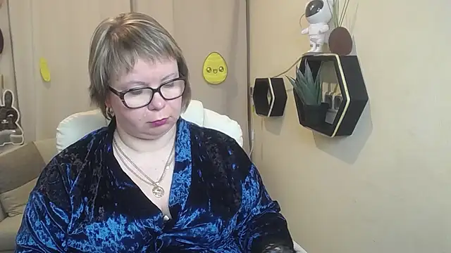 BonnnyBoobsy online show from 04-11-26, 07:45