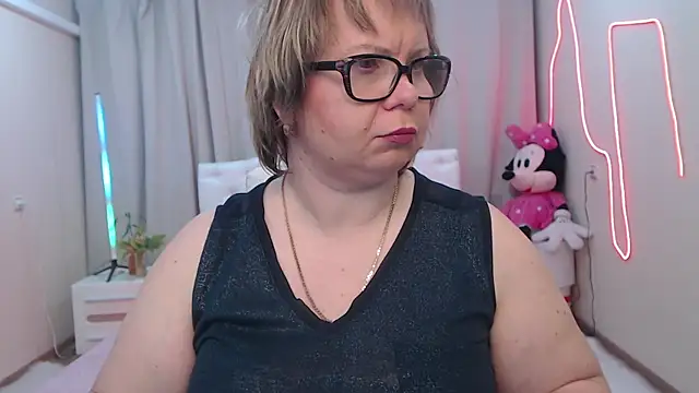 Snapshot of BonnnyBoobsy chatting on 05-18-26, 06:34 BonnnyBoobsy online show from 05-18-26, 06:34