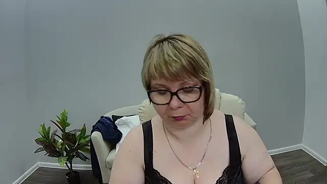 Snapshot of BonnnyBoobsy chatting on 07-18-26, 06:38 BonnnyBoobsy online show from 07-18-26, 06:38