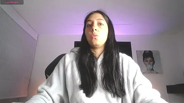 Snapshot of Melannyy_V chatting on 05-27-26, 01:18 Melannyy V online show from 05-27-26, 01:18