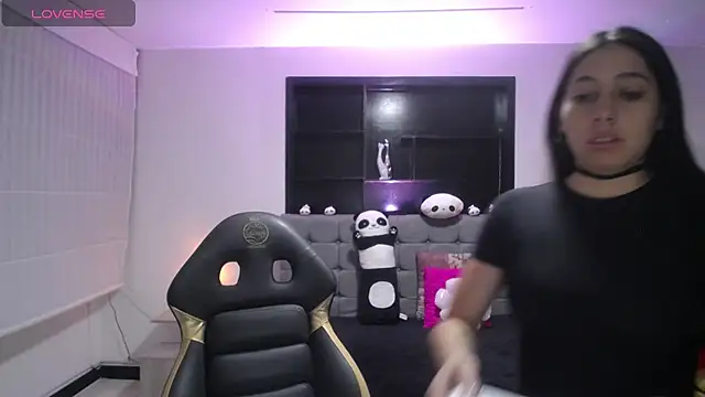 Melannyy V online show from 07-18-26, 01:09