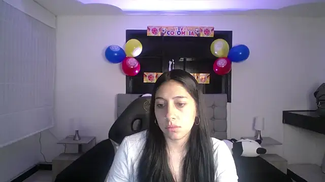 Snapshot of Melannyy_V chatting on 06-19-26, 12:44 Melannyy V online show from 06-19-26, 12:44