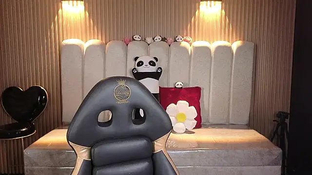 Melannyy V online show from 07-19-26, 12:24