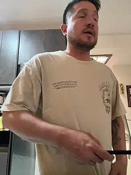 Snapshot of leonel37- chatting on 03-20-26, 02:18 leonel37- online show from 03-20-26, 02:18