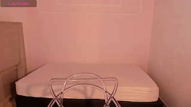 Snapshot of MilaHeat1 chatting on 08-01-26, 05:33 MilaHeat1 online show from 08-01-26, 05:33