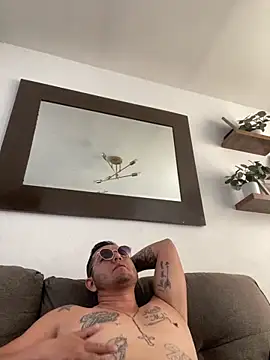 HOTB0Y18 online show from 03-24-26, 07:47